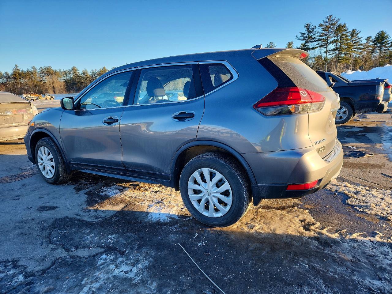 2018 NISSAN ROGUE S photo 2