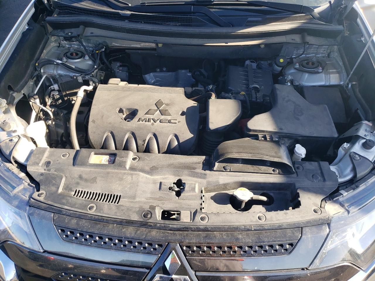 2019 MITSUBISHI OUTLANDER SE photo 23