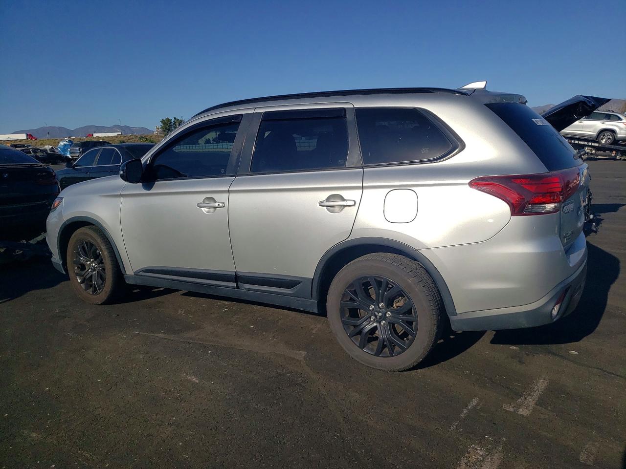 2019 MITSUBISHI OUTLANDER SE photo 3