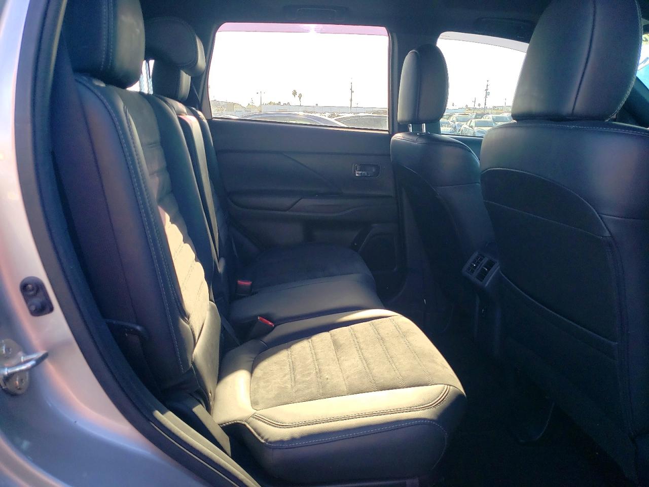 2019 MITSUBISHI OUTLANDER SE photo 21