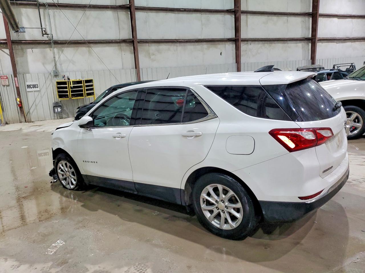 2020 CHEVROLET EQUINOX LT photo 2