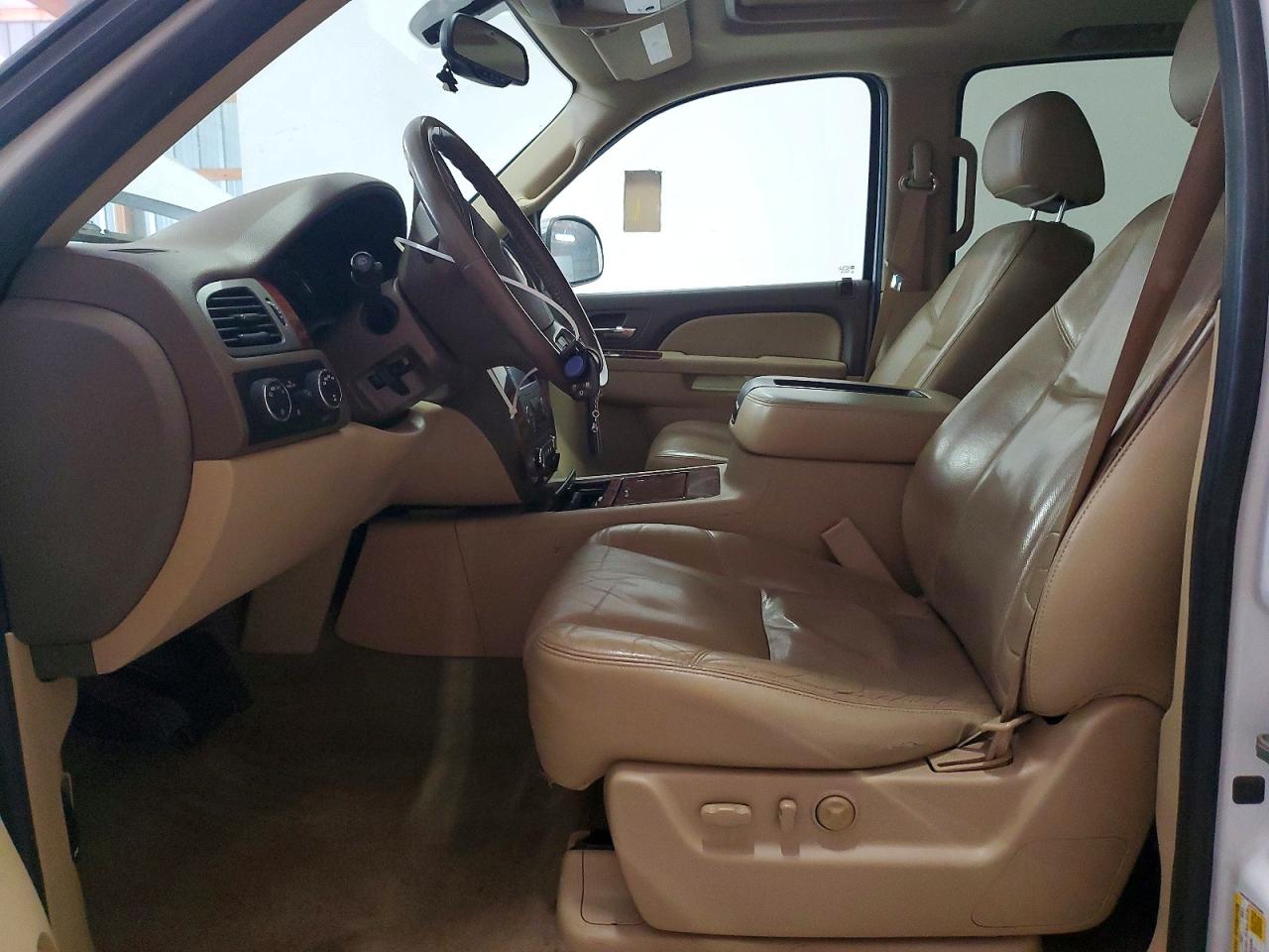 2011 CHEVROLET SUBURBAN K1500 LTZ photo 7