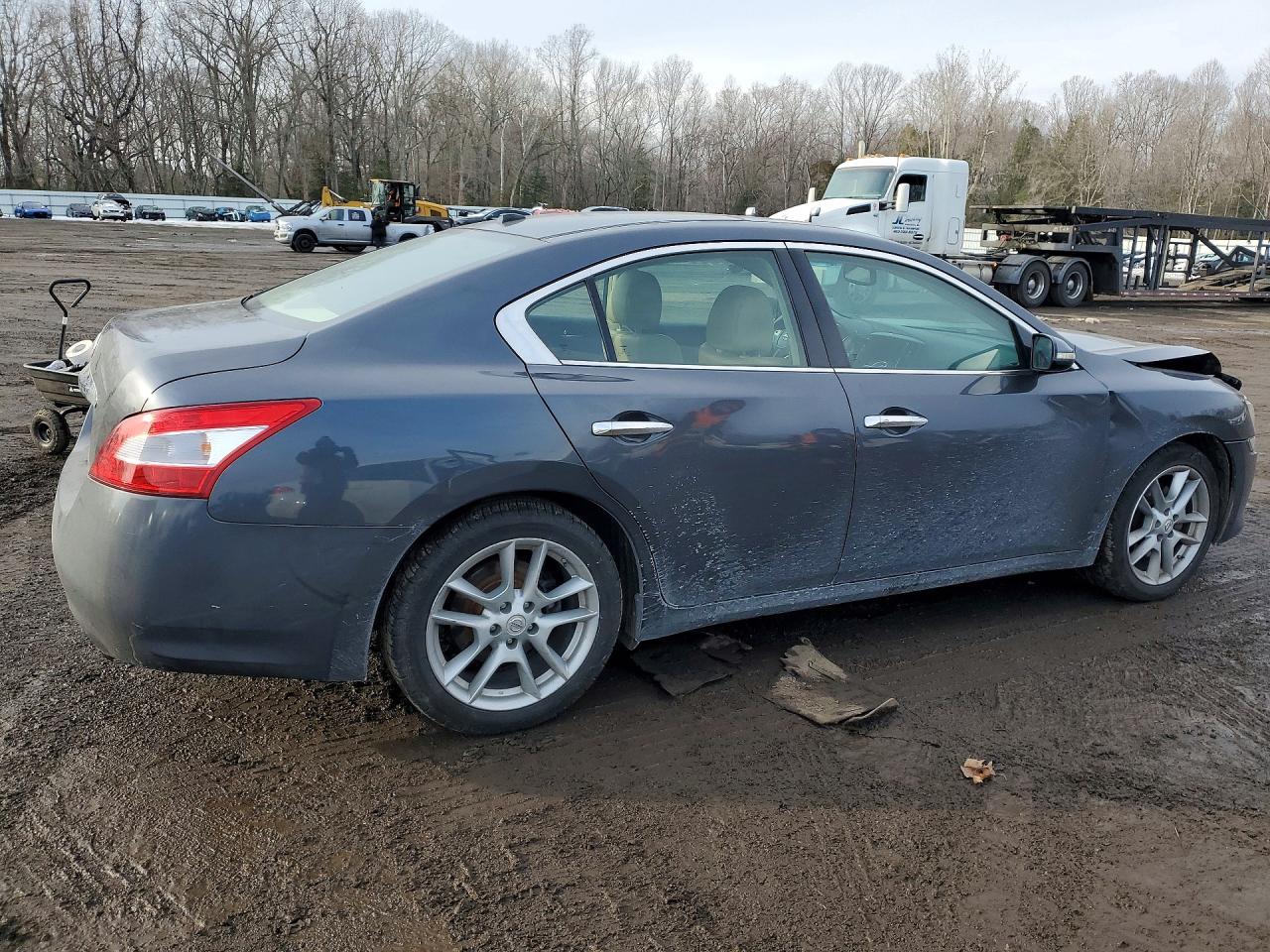 2010 NISSAN MAXIMA S photo 5