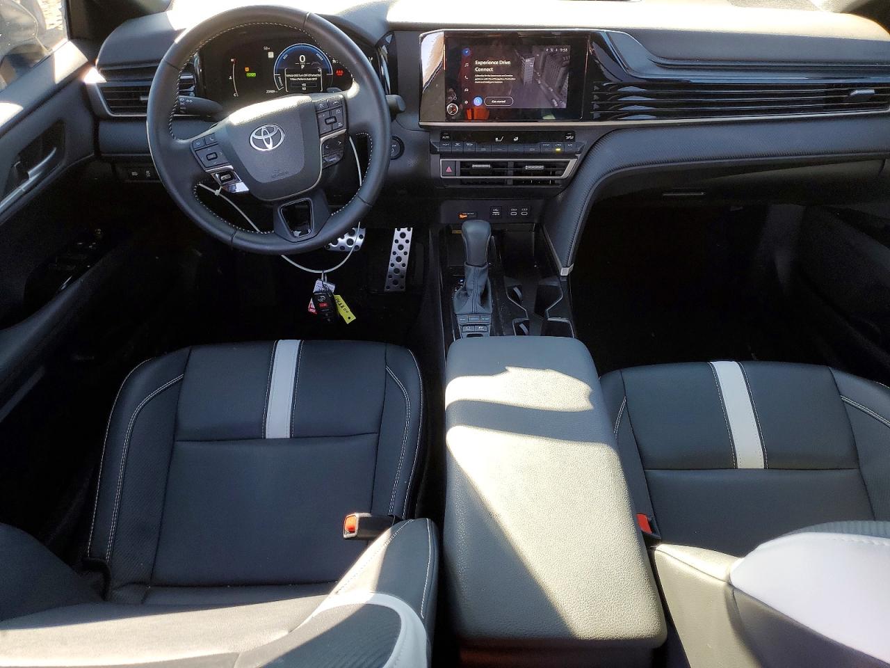 2025 TOYOTA CAMRY SE photo 15