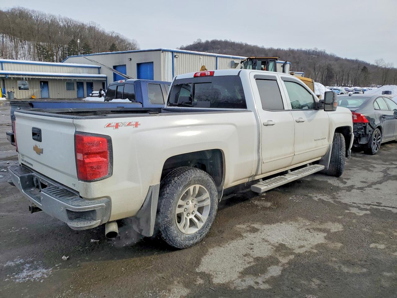 2017 CHEVROLET SILVERADO K1500 LT photo 3