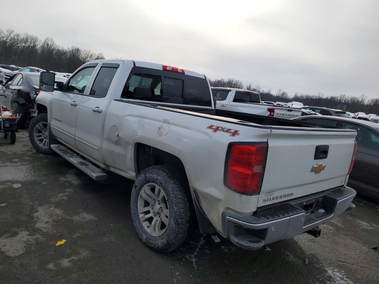 2017 CHEVROLET SILVERADO K1500 LT photo 2