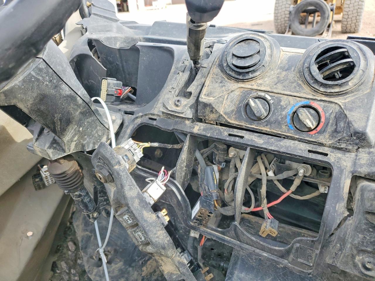 2021 CAN-AM DEFENDER UTILITY VEHICLE photo 15