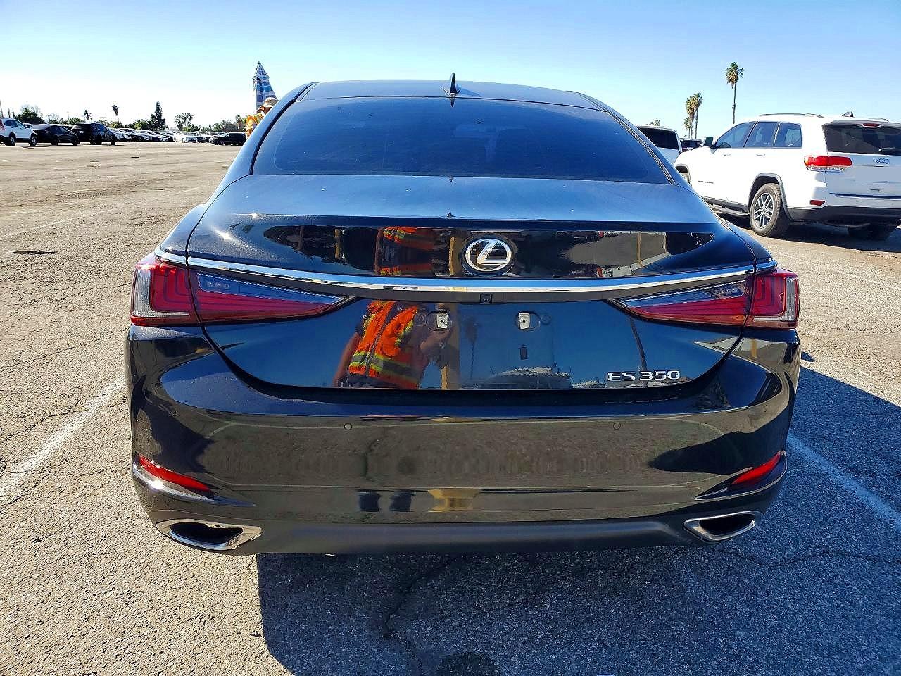 2023 LEXUS ES photo 11