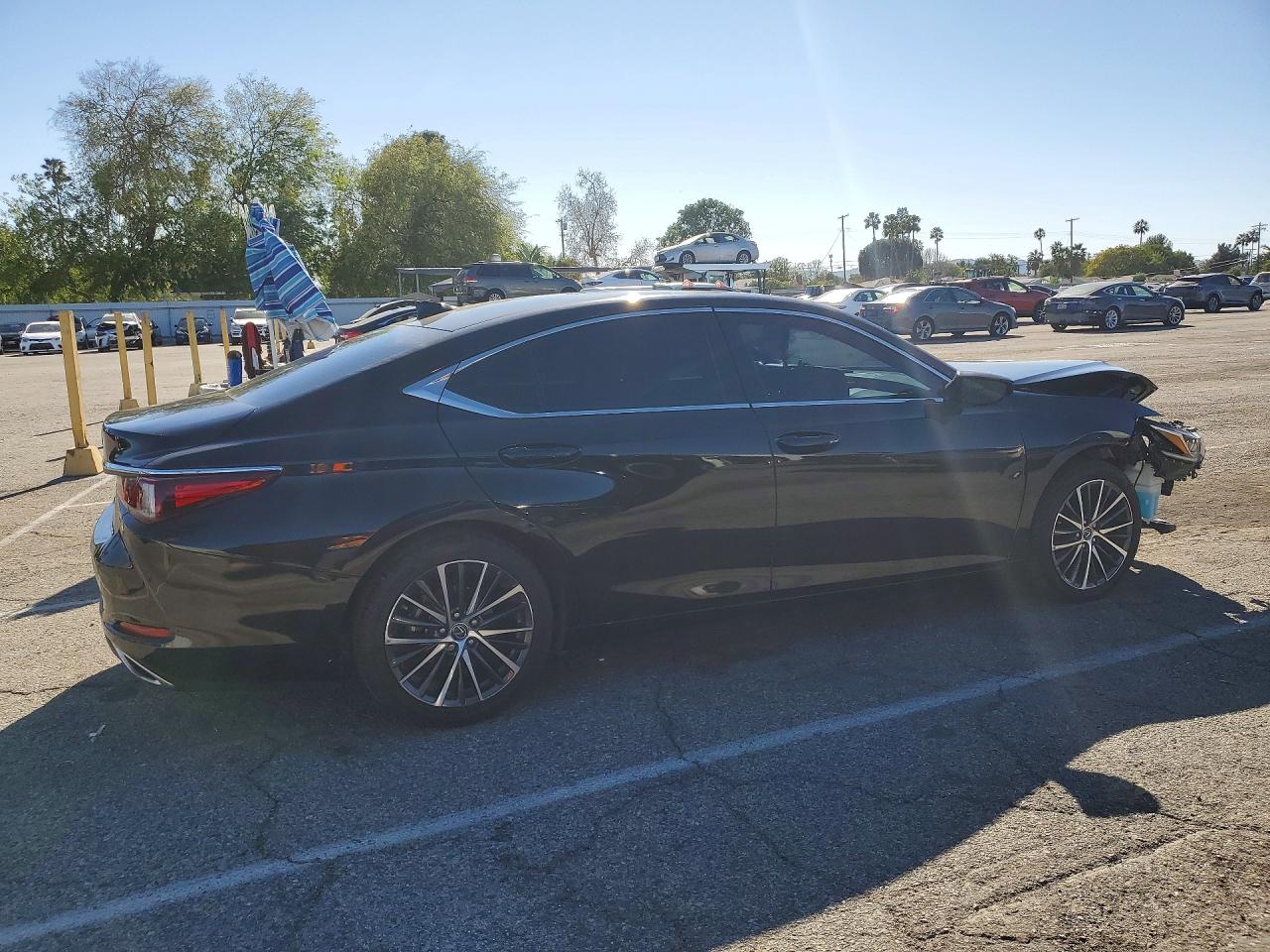 2023 LEXUS ES photo 5