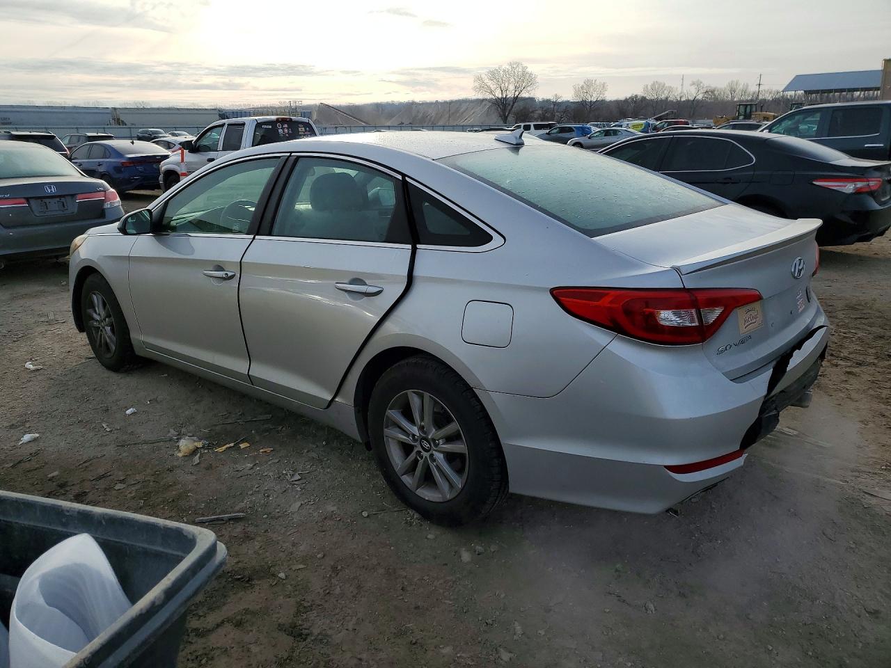 2016 HYUNDAI SONATA SE photo 2