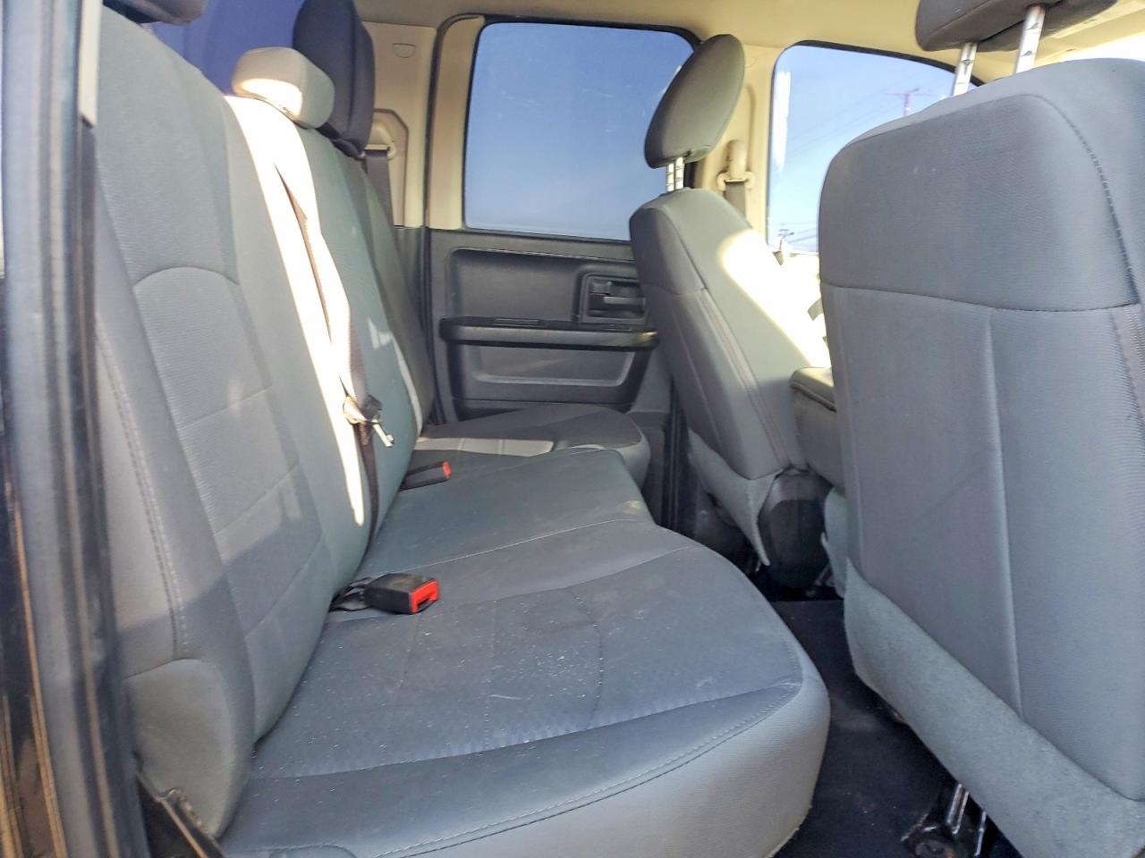 2016 RAM 1500 ST photo 19