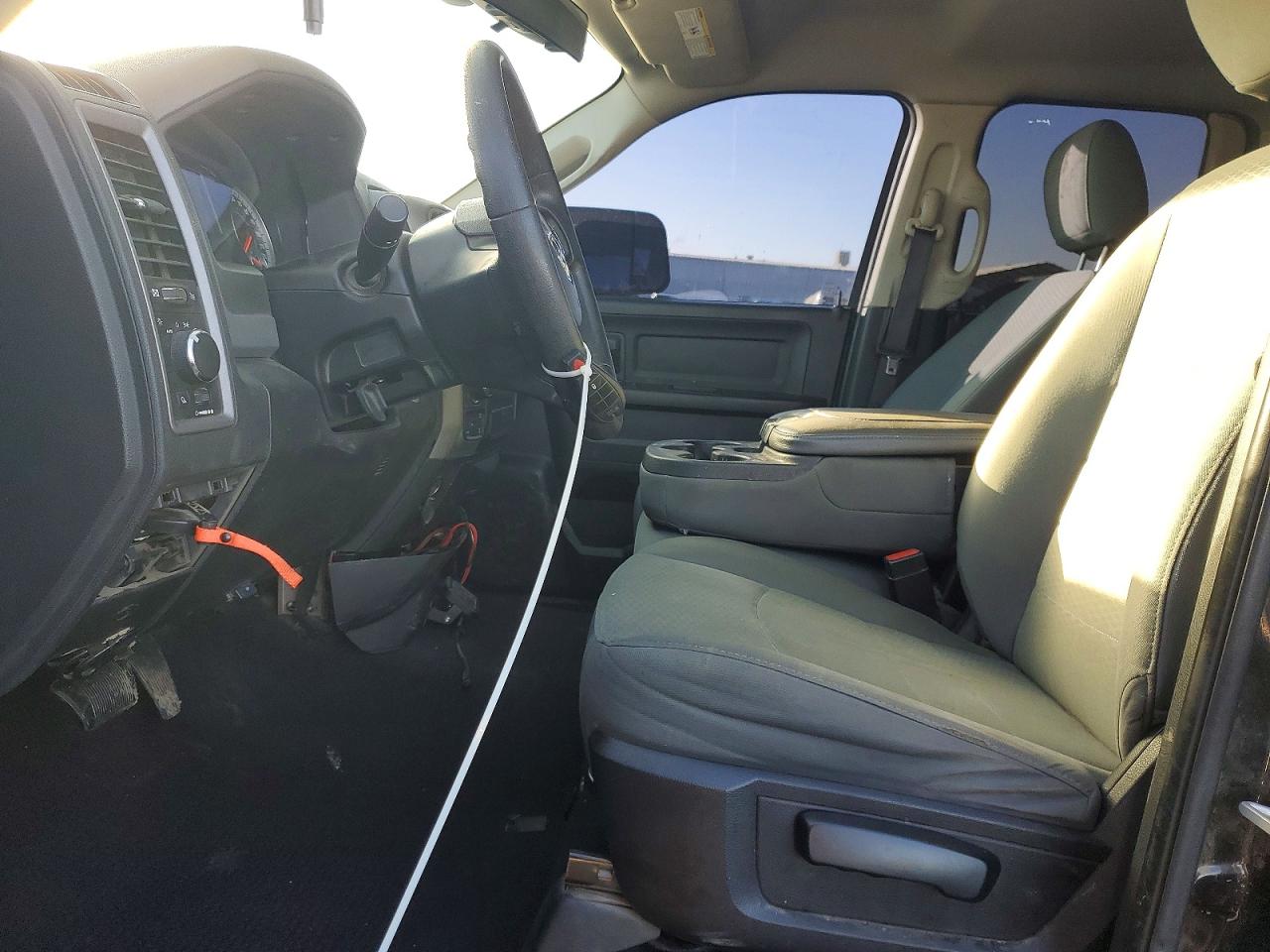 2016 RAM 1500 ST photo 13