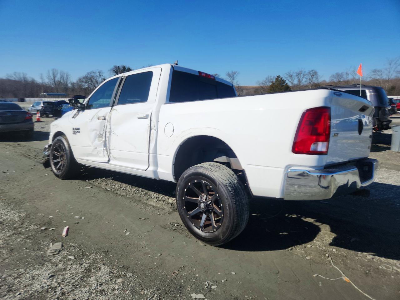 2019 RAM 1500 CLASSIC SLT photo 5