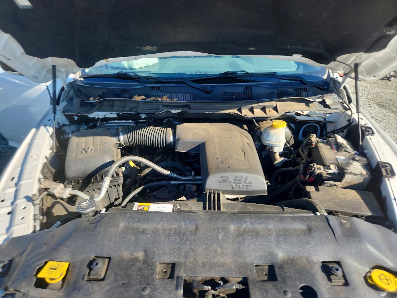 2019 RAM 1500 CLASSIC SLT photo 41