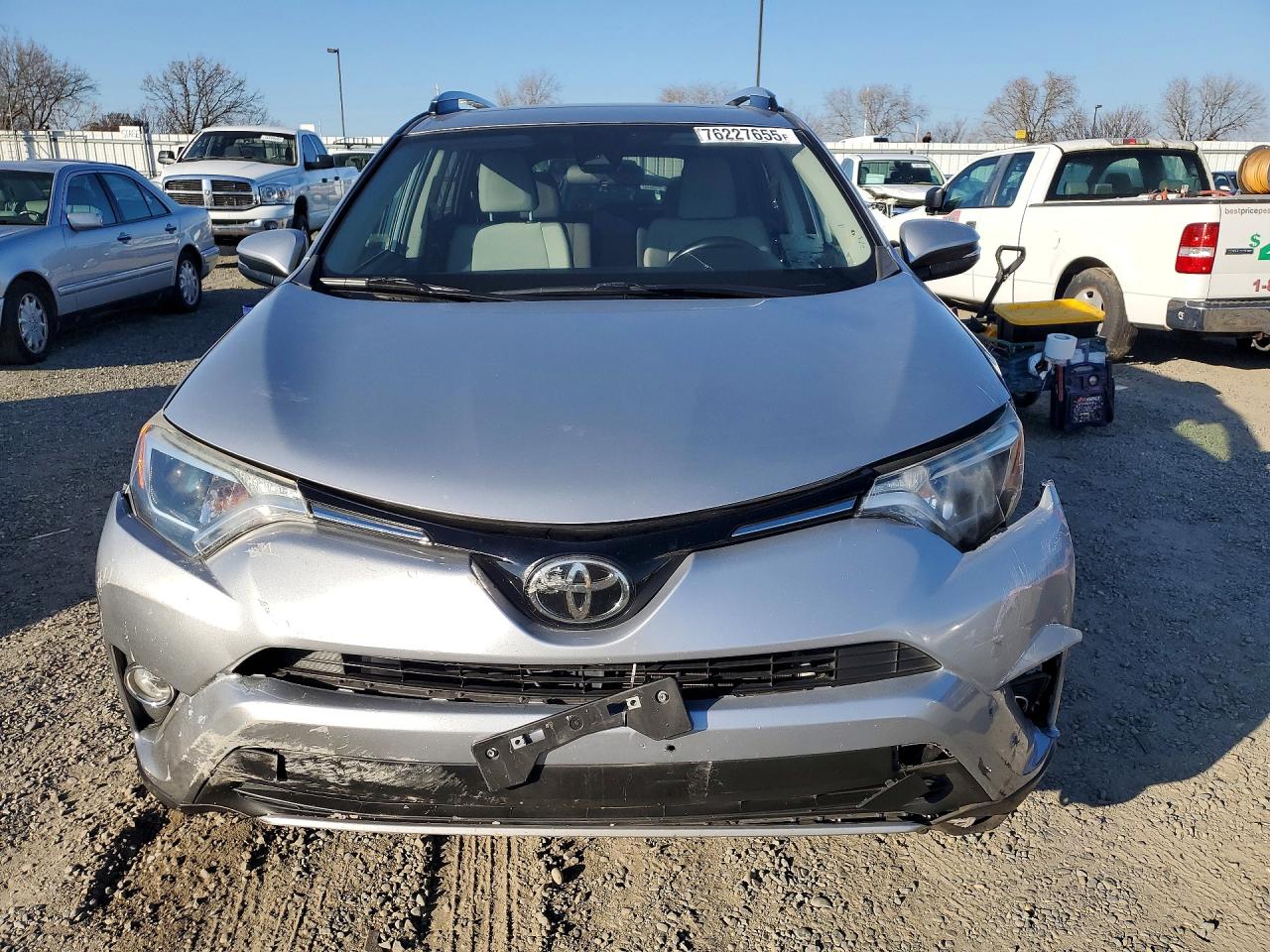 2018 TOYOTA RAV4 XLE photo 9
