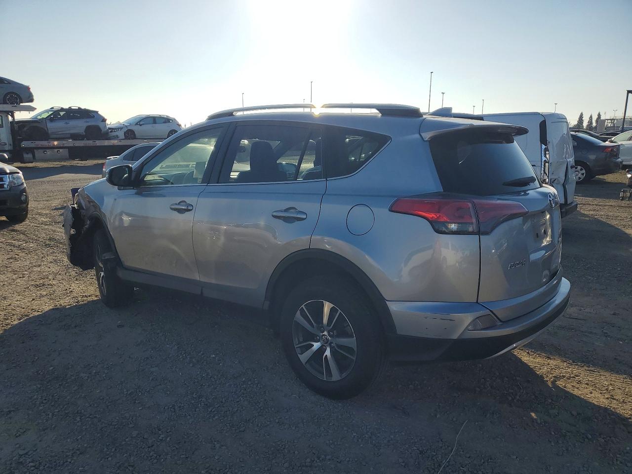 2018 TOYOTA RAV4 XLE photo 3