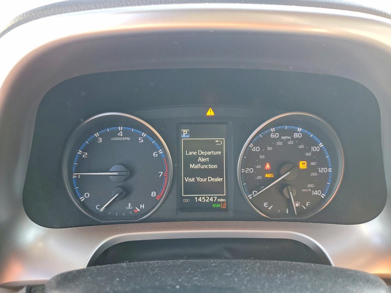 2018 TOYOTA RAV4 XLE photo 17