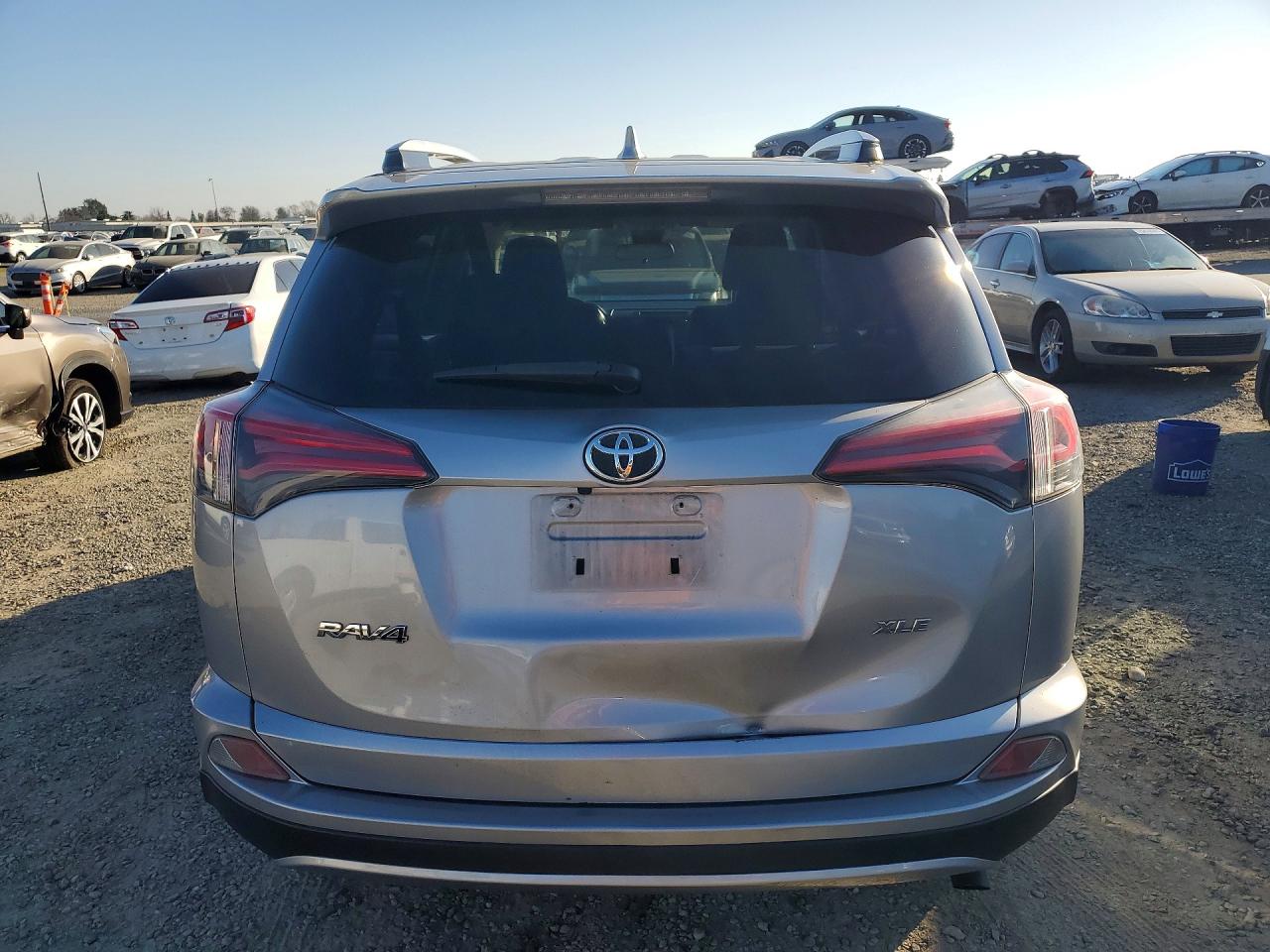 2018 TOYOTA RAV4 XLE photo 11