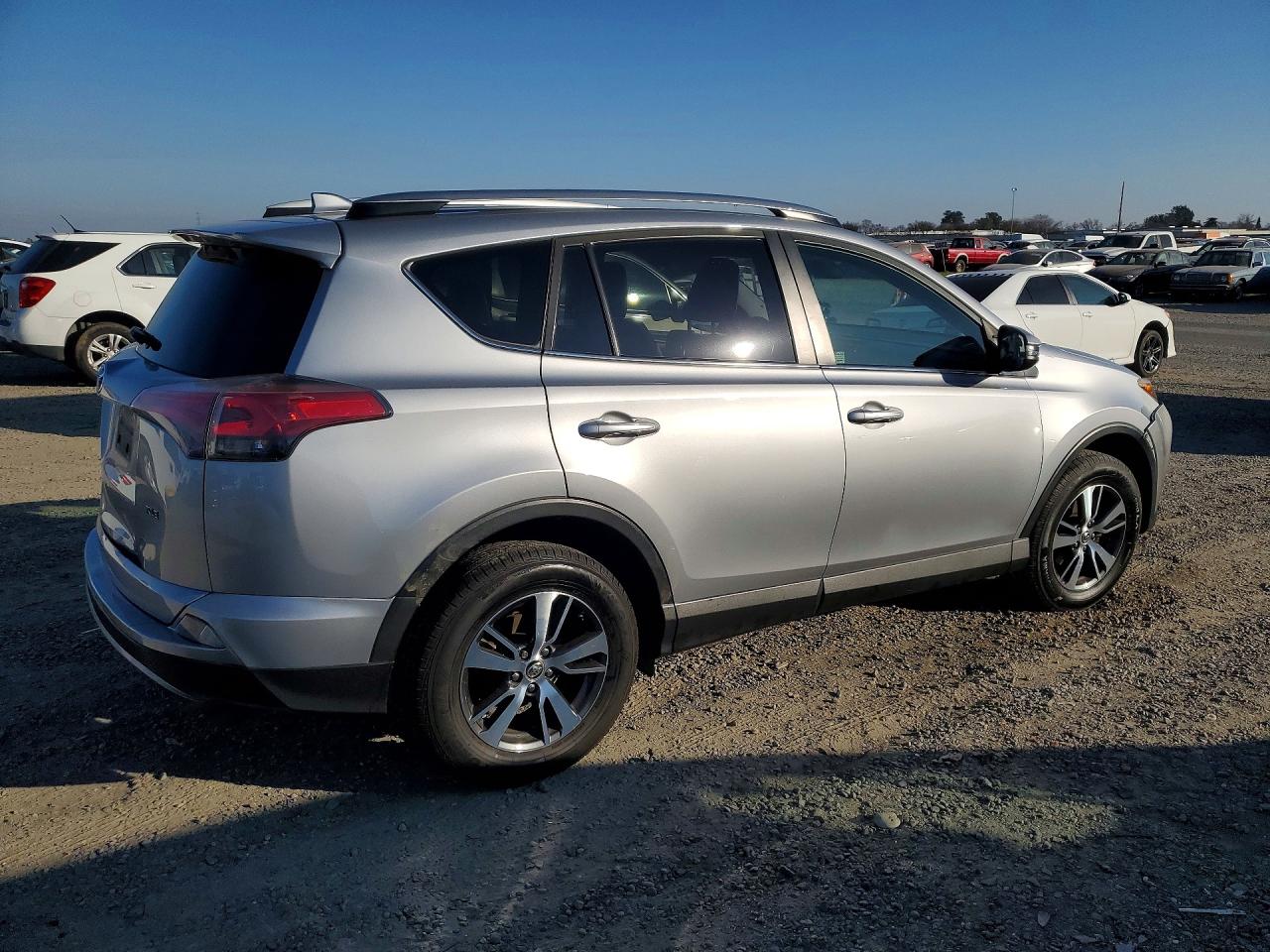 2018 TOYOTA RAV4 XLE photo 5
