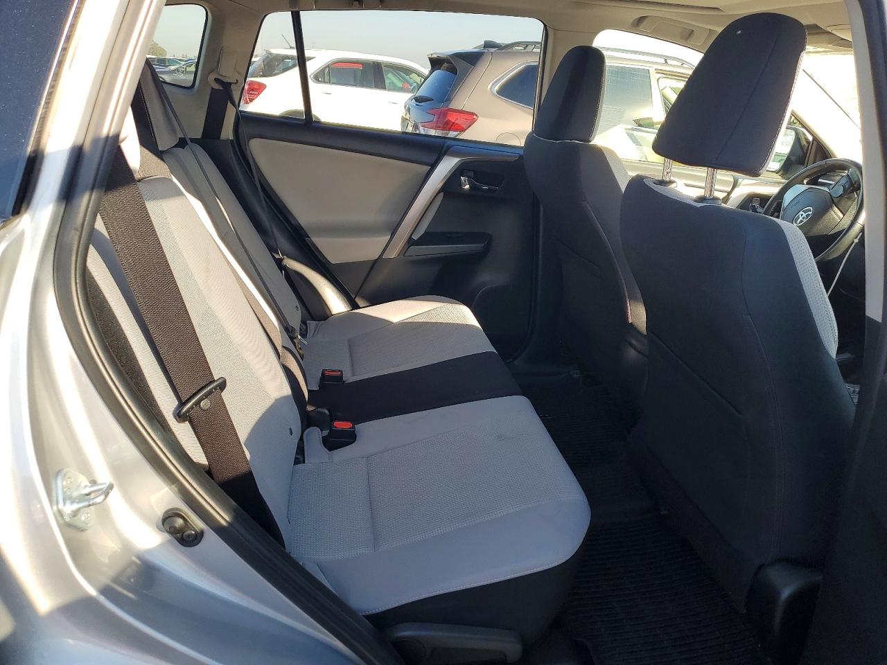 2018 TOYOTA RAV4 XLE photo 19
