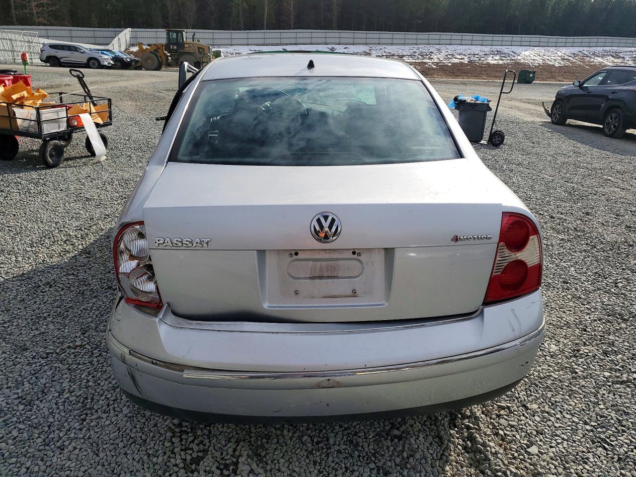 2004 VOLKSWAGEN PASSAT GLS photo 11