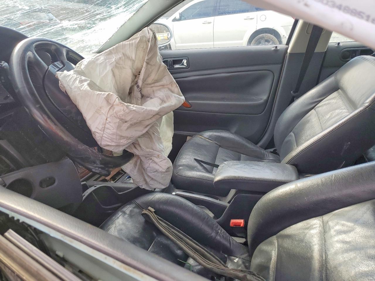 2004 VOLKSWAGEN PASSAT GLS photo 13
