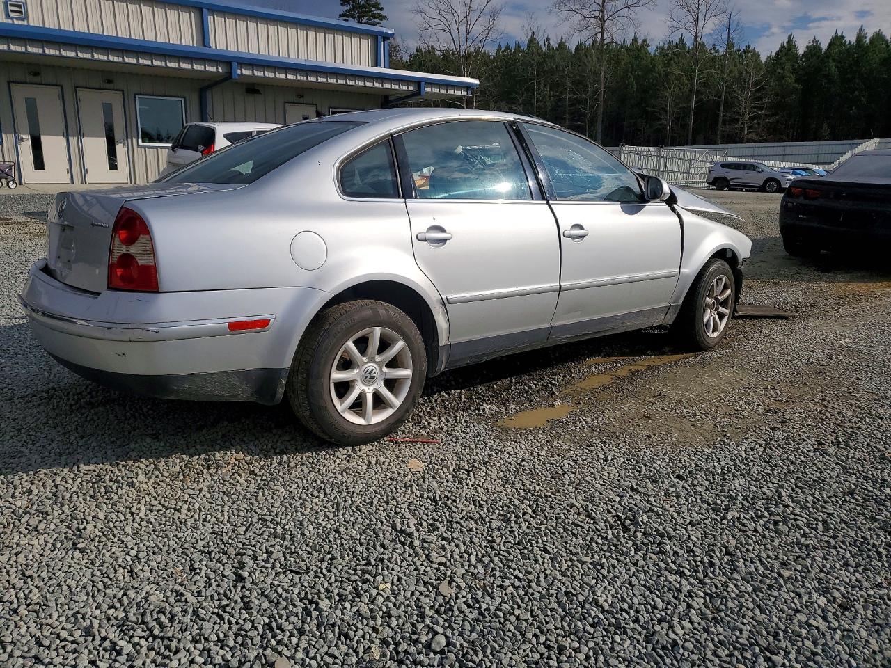 2004 VOLKSWAGEN PASSAT GLS photo 5