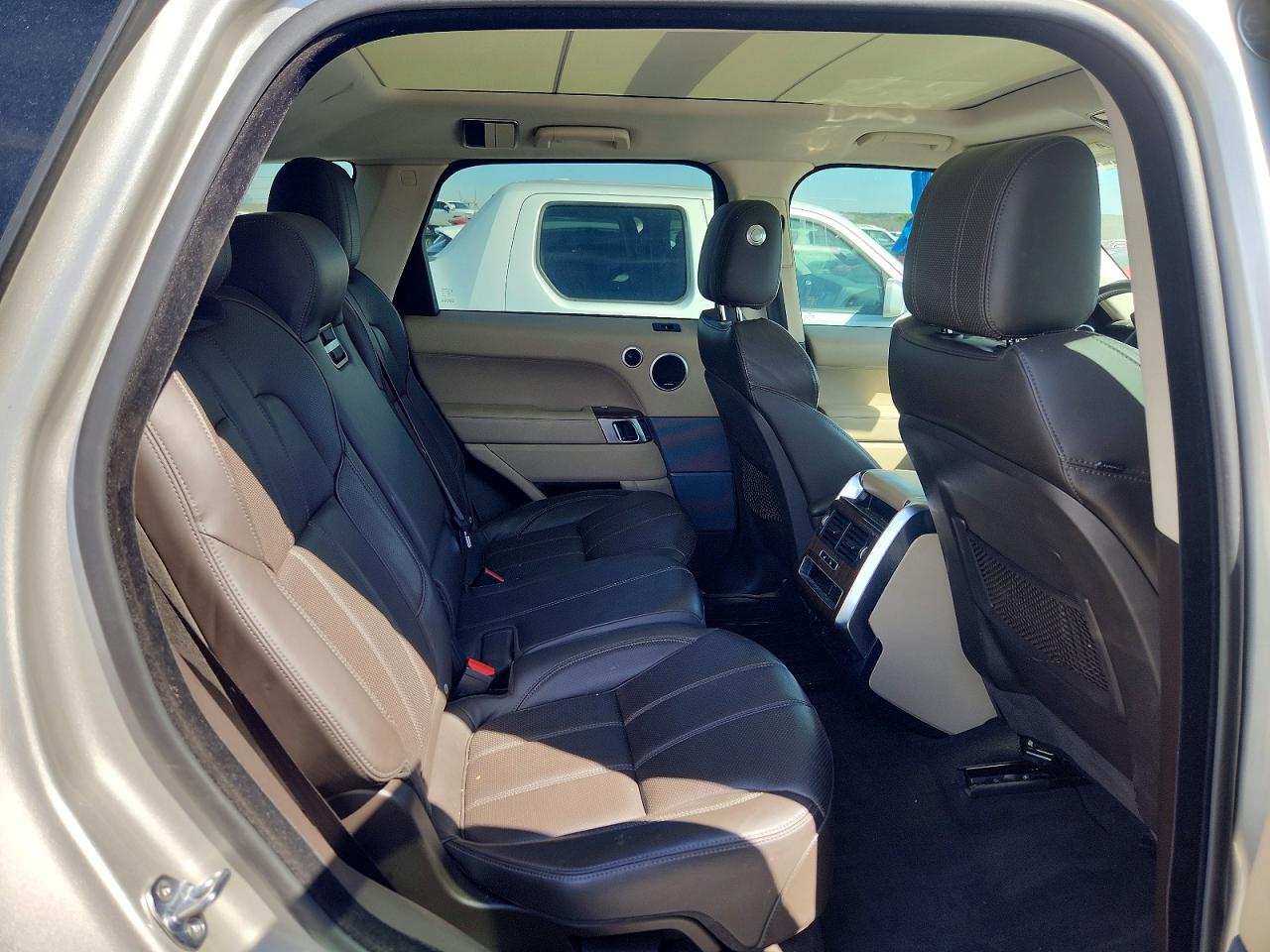 2015 LAND ROVER RANGE ROVER SPORT HSE photo 31