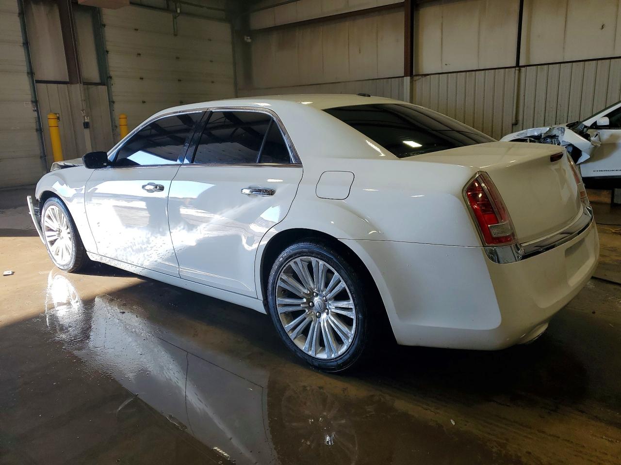 2013 CHRYSLER 300C photo 3