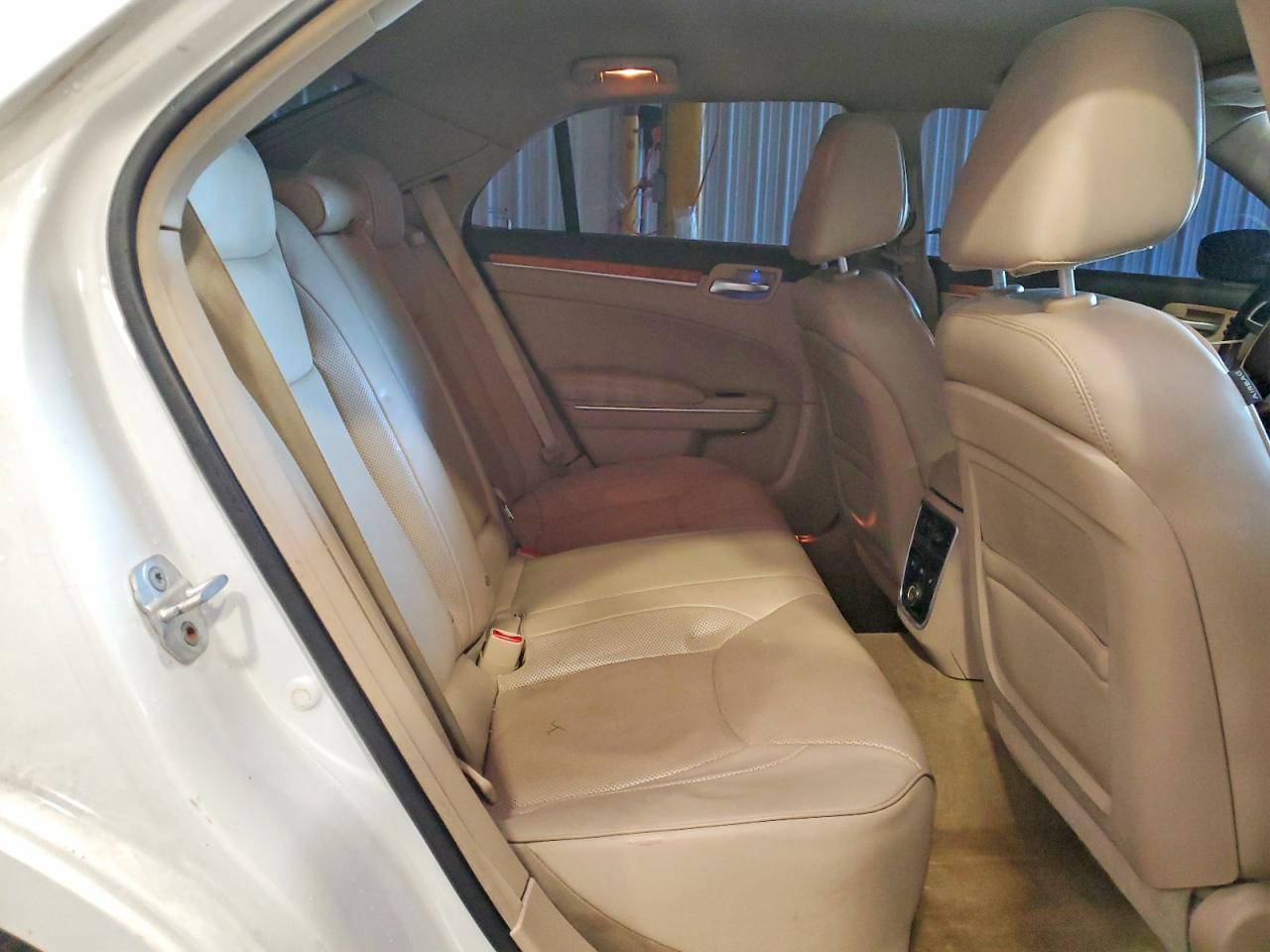 2013 CHRYSLER 300C photo 19