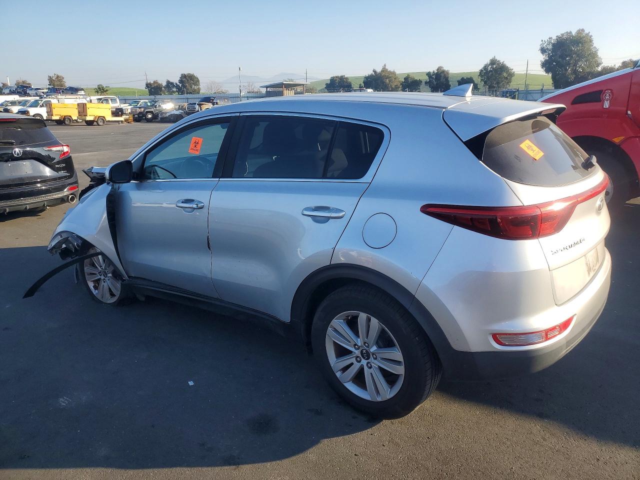 2017 KIA SPORTAGE LX photo 3