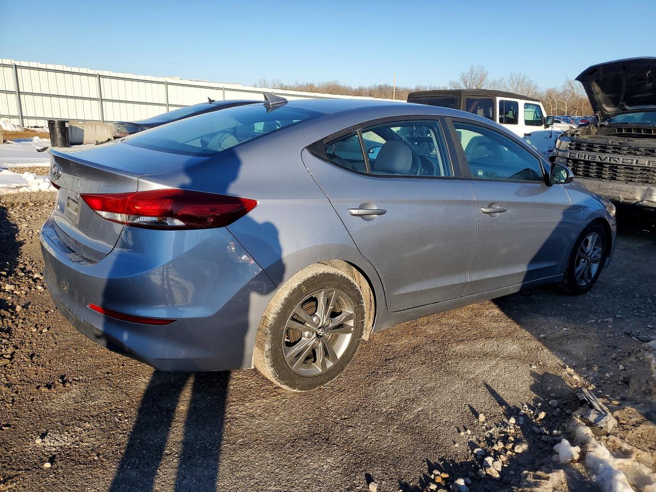 2017 HYUNDAI ELANTRA photo 3