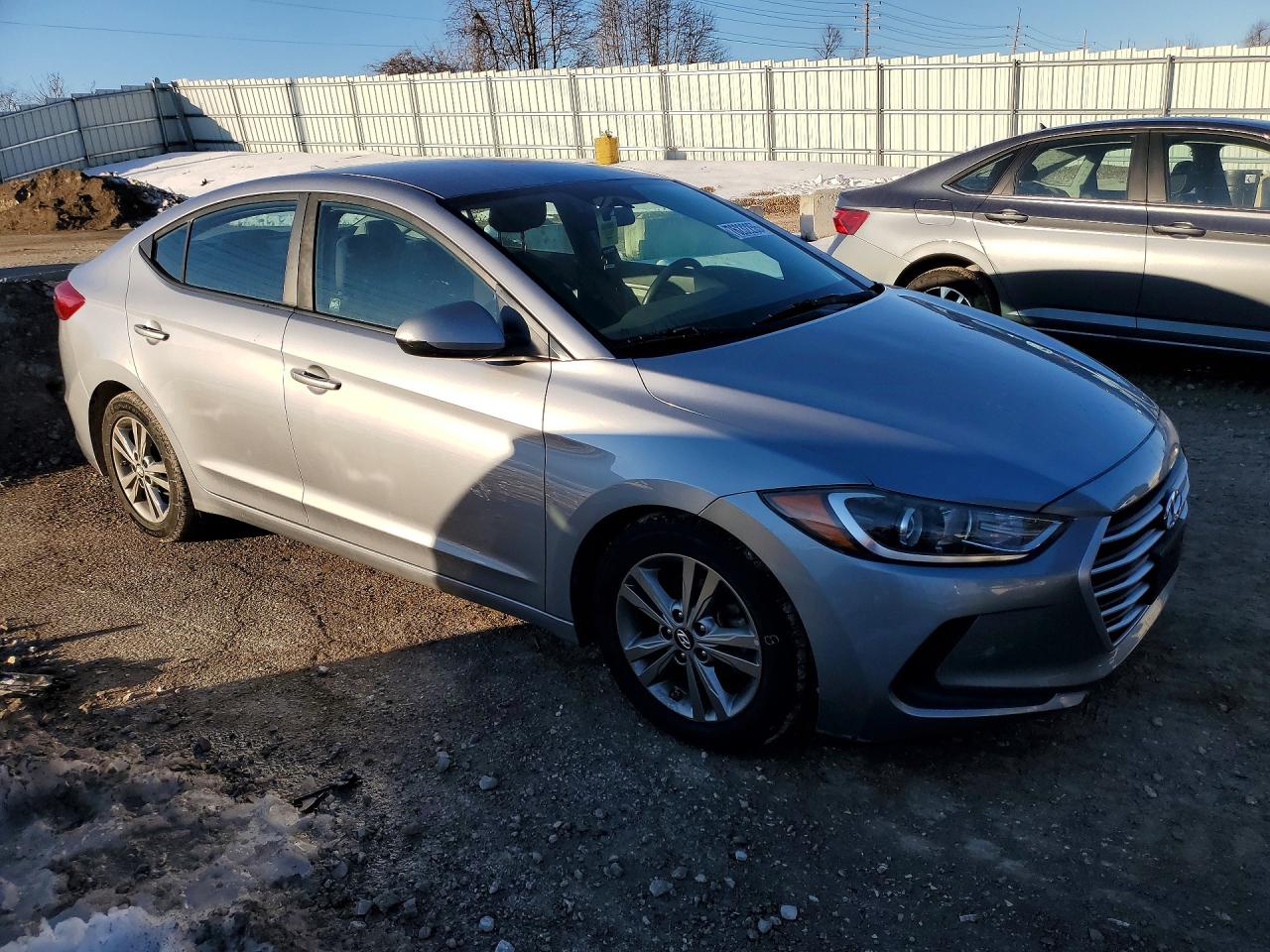 2017 HYUNDAI ELANTRA photo 4