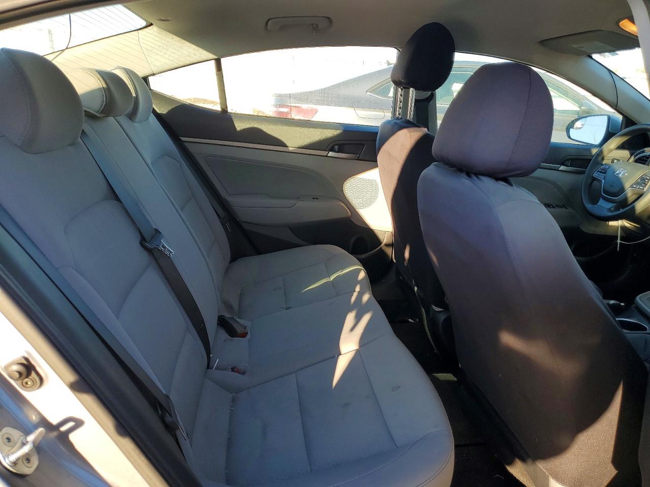 2017 HYUNDAI ELANTRA photo 10