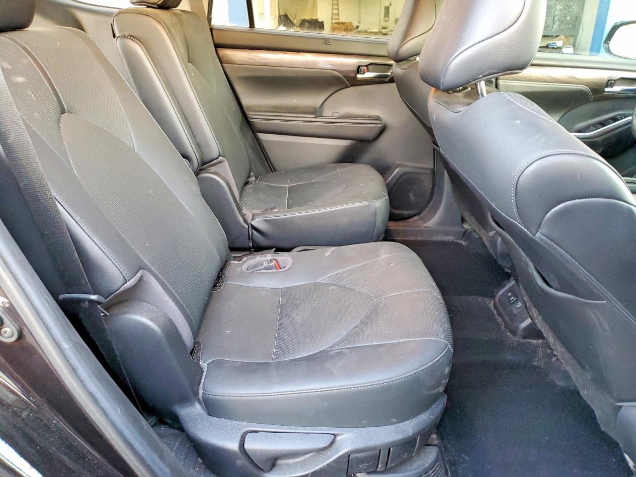 2021 TOYOTA HIGHLANDER photo 10