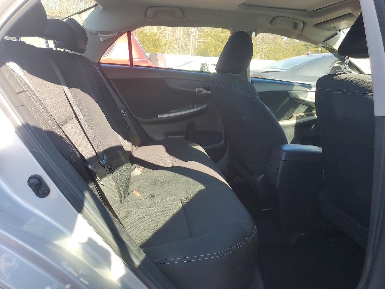 2013 TOYOTA COROLLA BASE photo 19