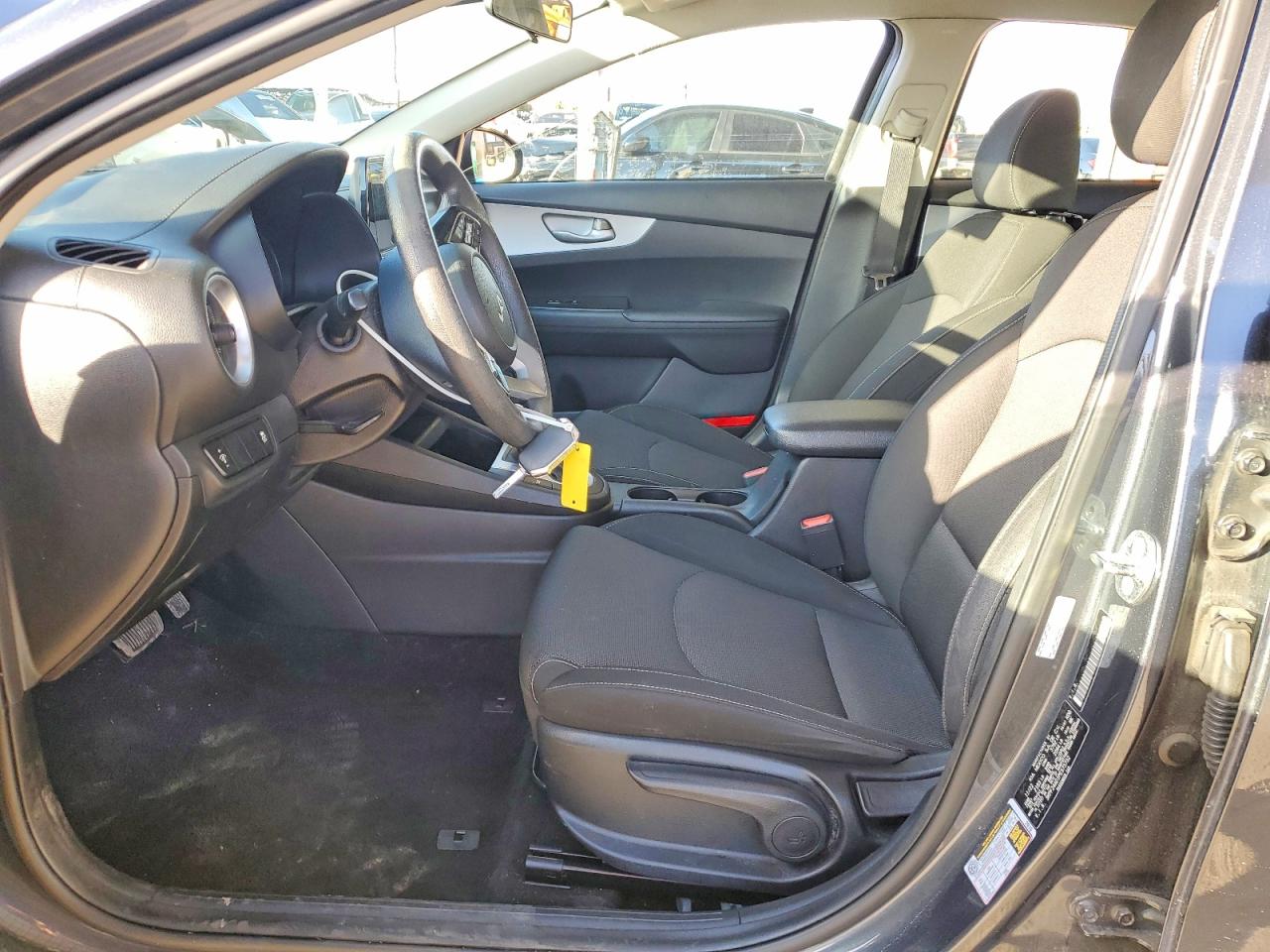 2023 KIA FORTE LX photo 13