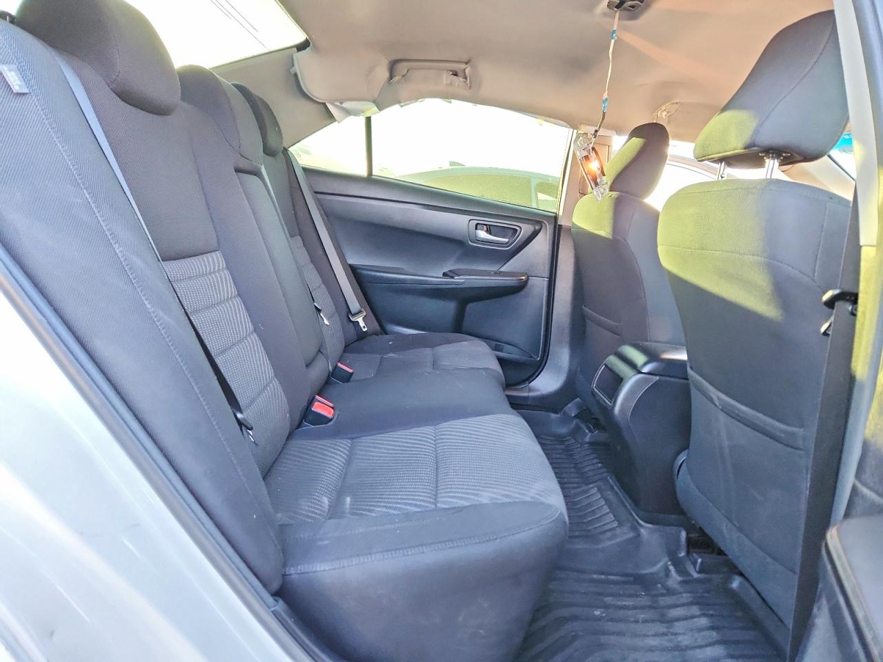 2017 TOYOTA CAMRY LE photo 19