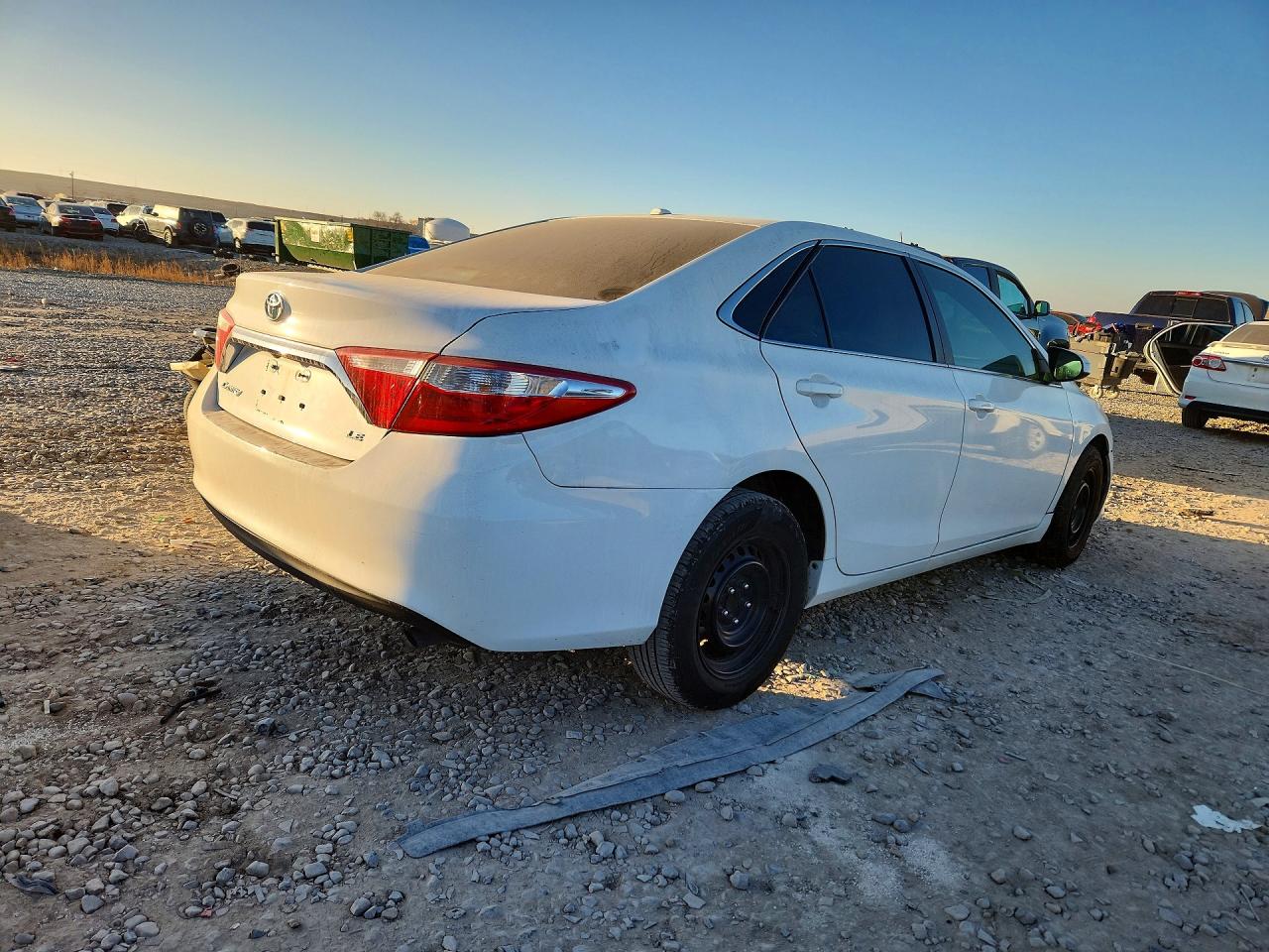 2017 TOYOTA CAMRY LE photo 5