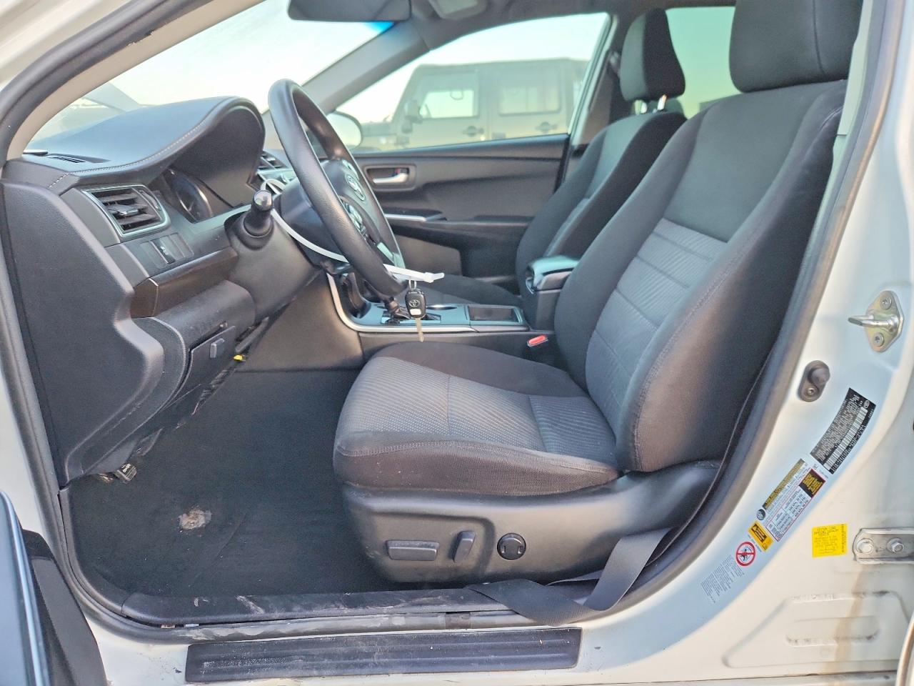 2017 TOYOTA CAMRY LE photo 13