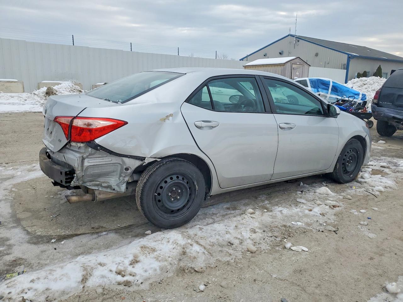 2017 TOYOTA COROLLA L photo 3