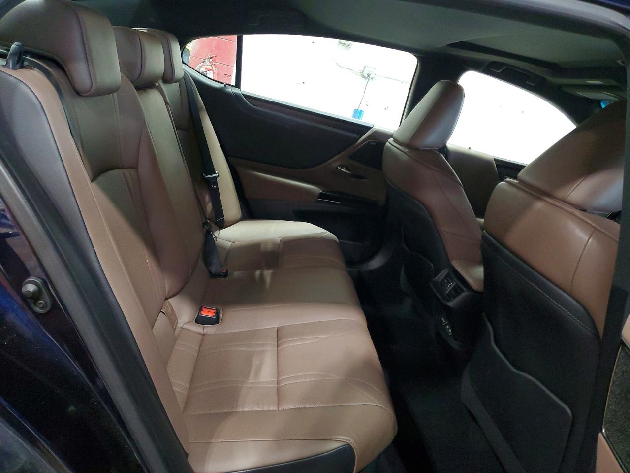 2022 LEXUS ES 300H BASE photo 10