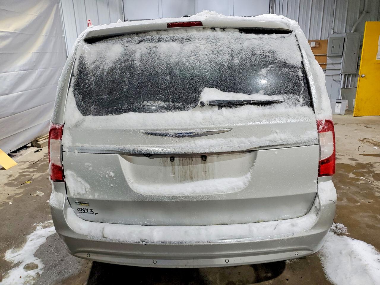 2012 CHRYSLER TOWN & COUNTRY TOURING L photo 11