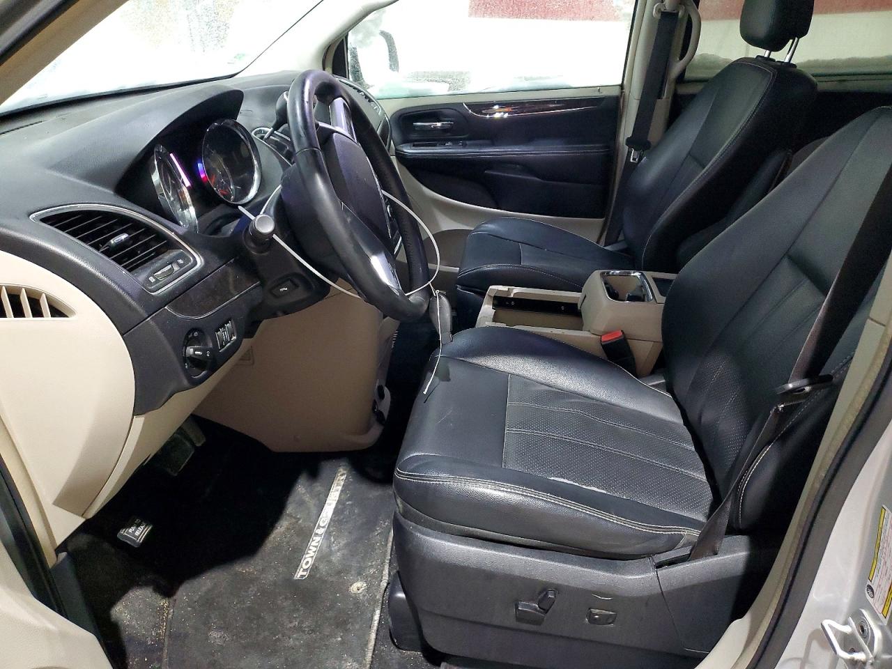 2012 CHRYSLER TOWN & COUNTRY TOURING L photo 13