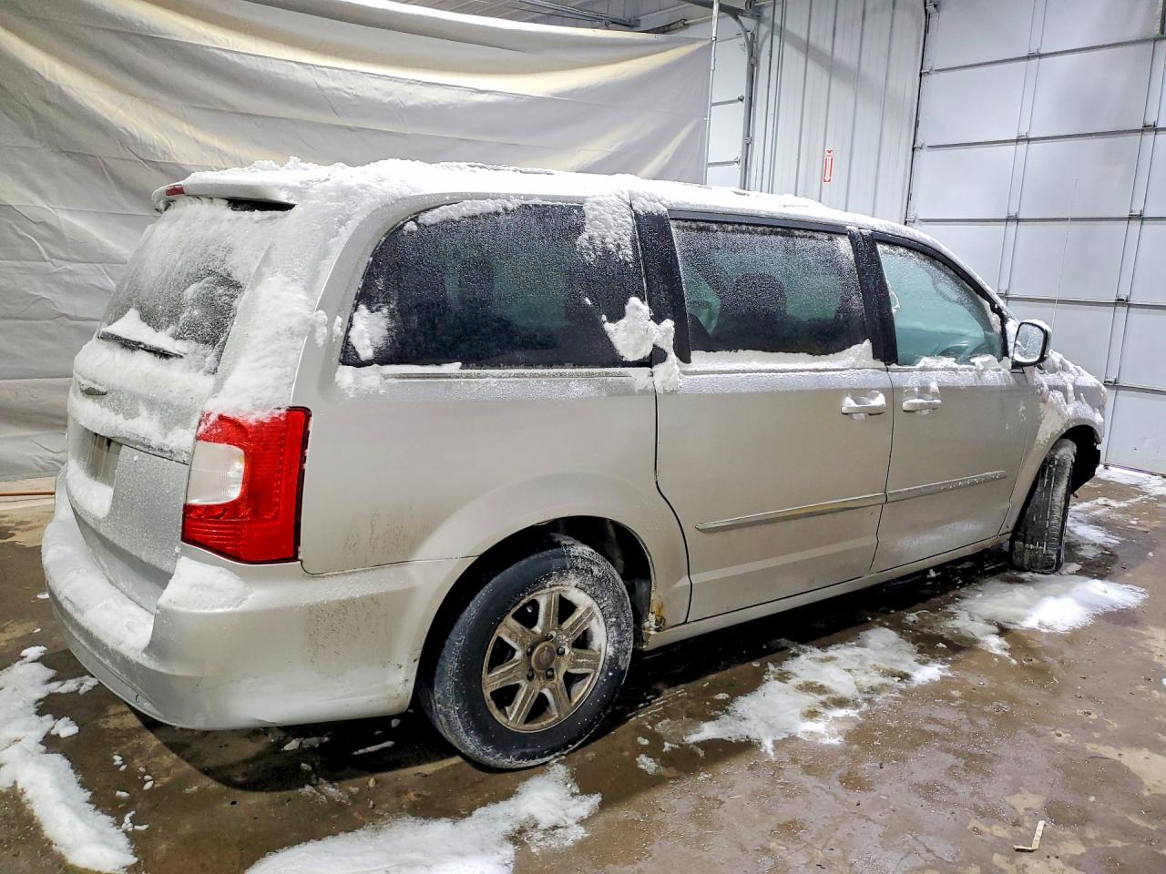 2012 CHRYSLER TOWN & COUNTRY TOURING L photo 5