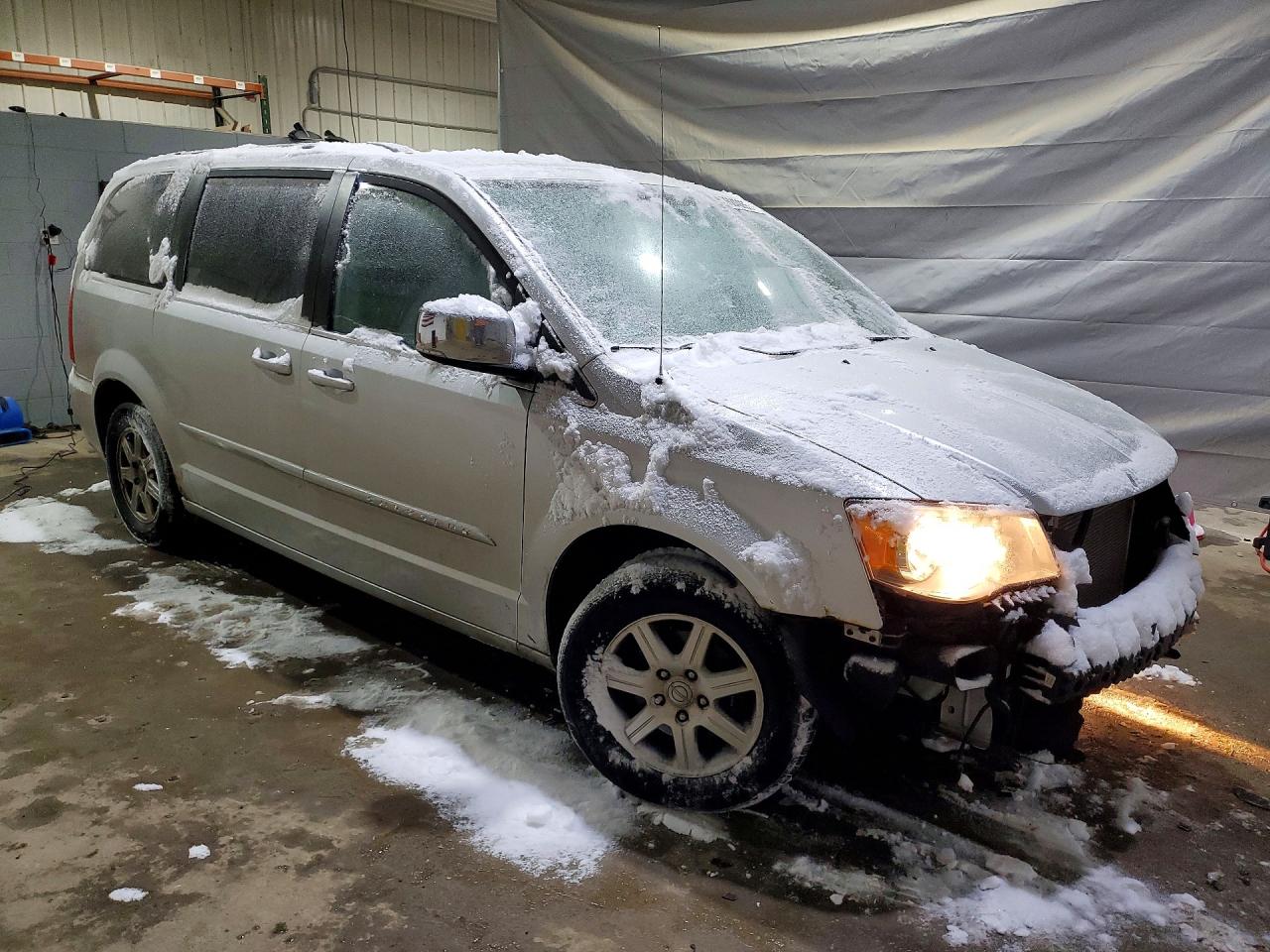 2012 CHRYSLER TOWN & COUNTRY TOURING L photo 7