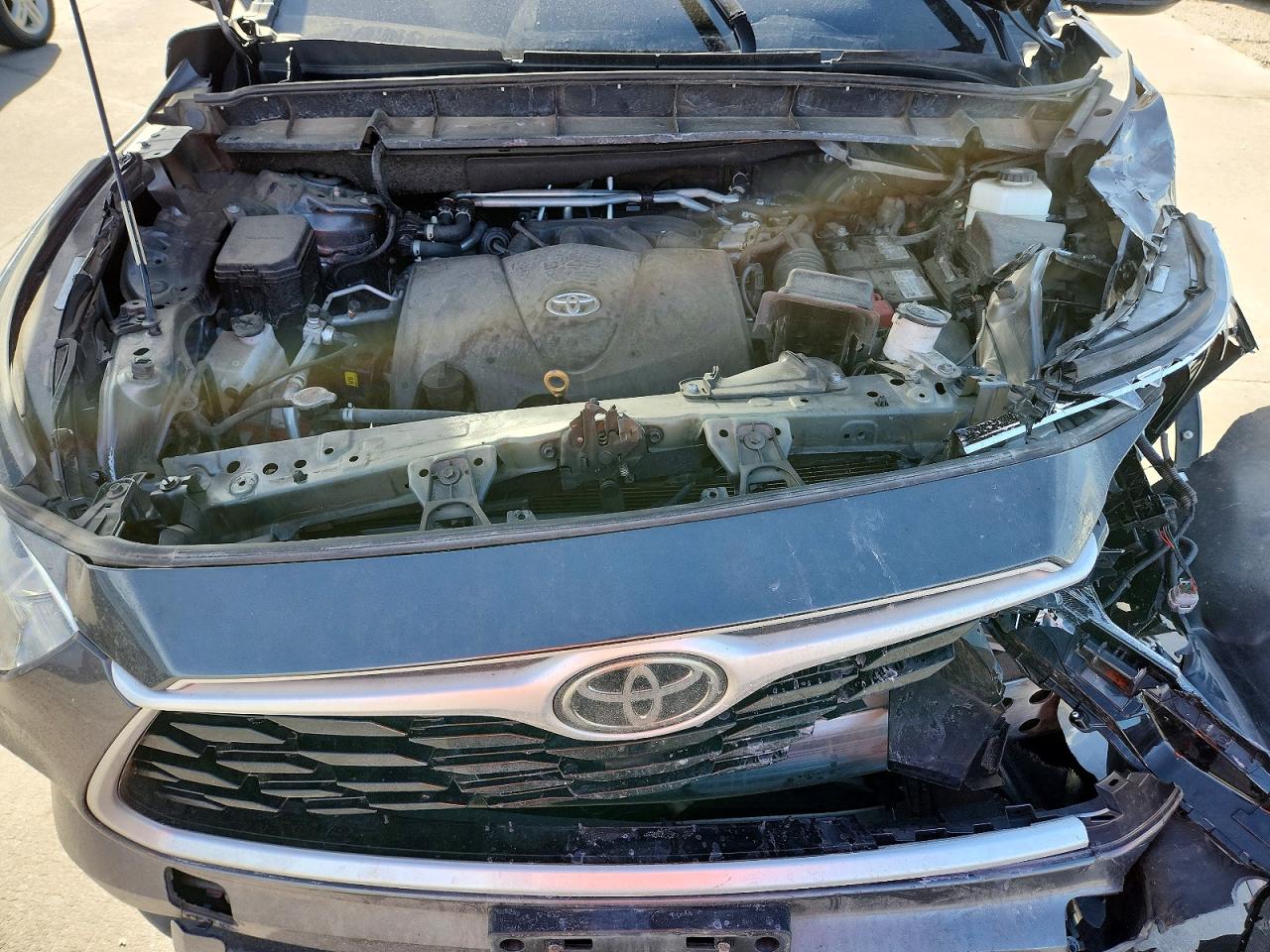 2021 TOYOTA HIGHLANDER XLE photo 12