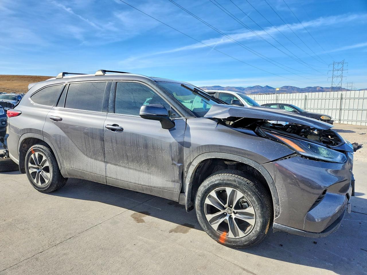 2021 TOYOTA HIGHLANDER XLE photo 4