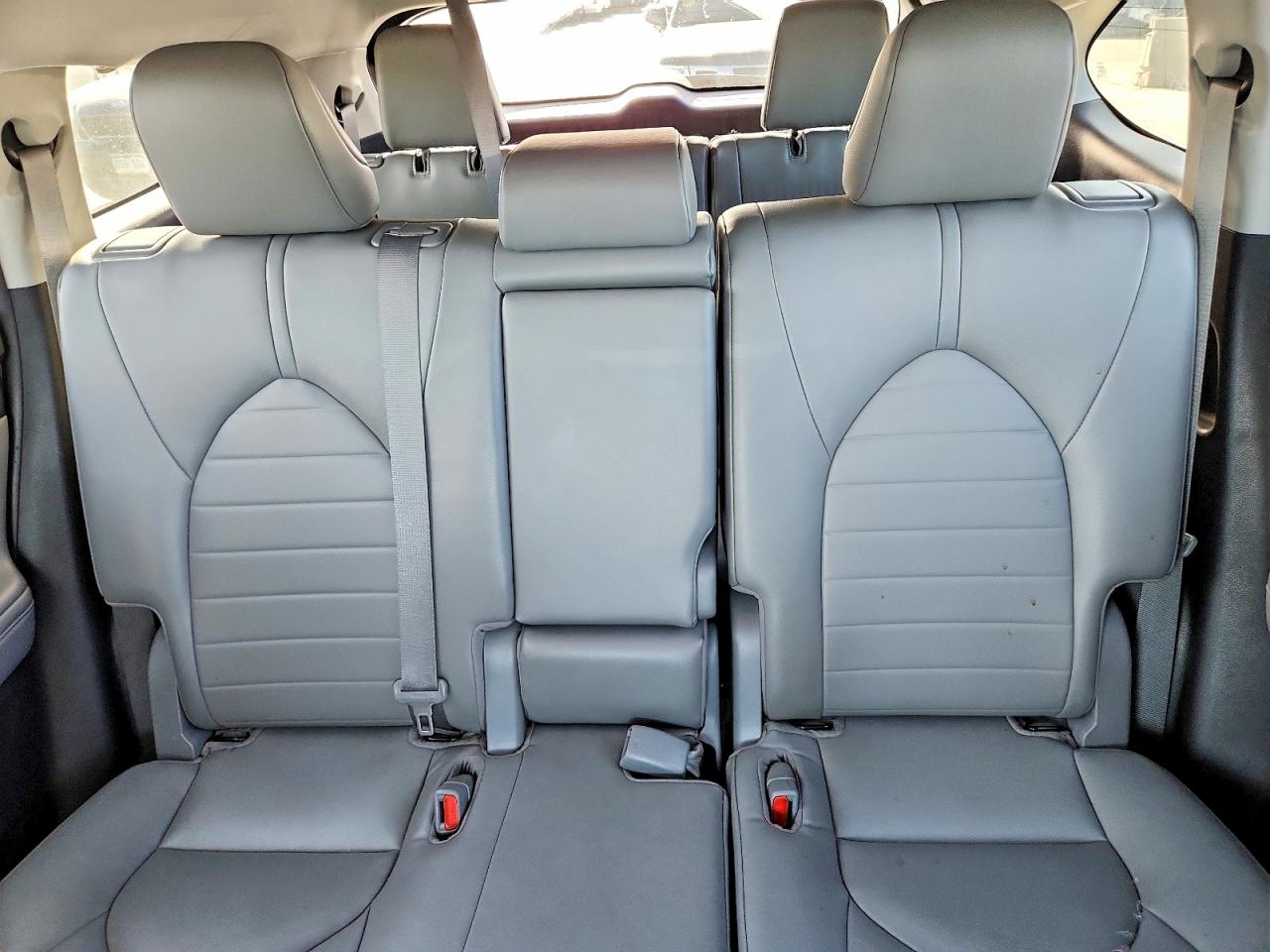 2021 TOYOTA HIGHLANDER XLE photo 10