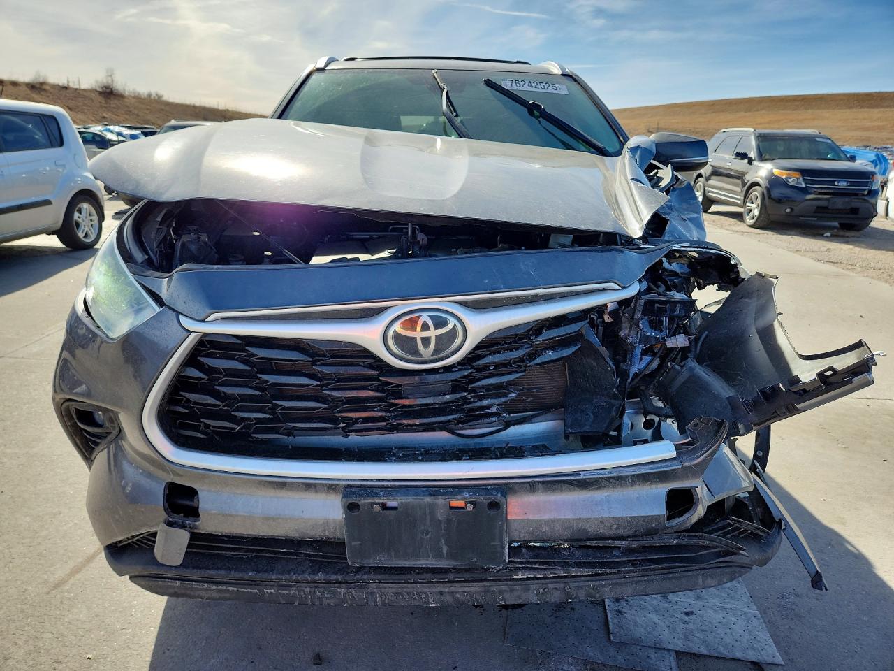 2021 TOYOTA HIGHLANDER XLE photo 5